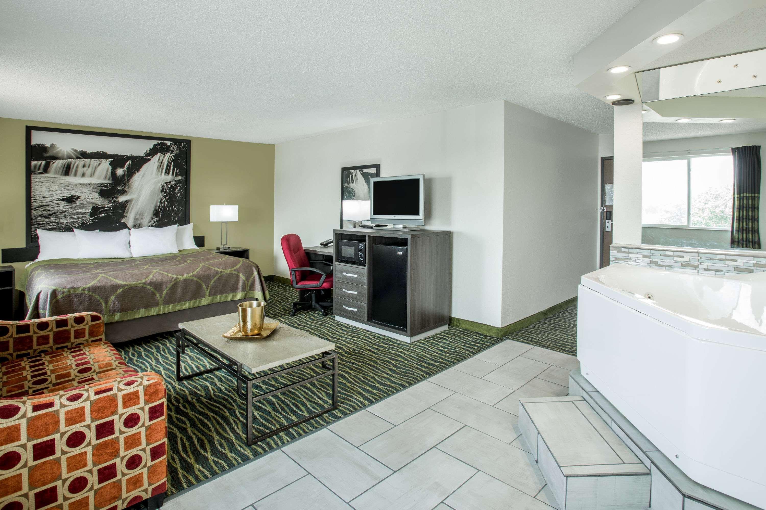 Super 8 By Wyndham Independence Kansas City Exterior foto
